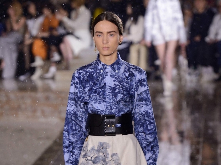 Elegantne in ženstvene kreacije modne hiše Christian Dior