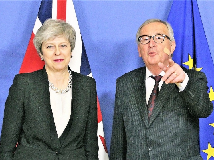 Jean-Claude Juncker: Theresa May ni kriva za mojo poškodbo!